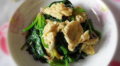 菠菜炒鸡蛋 补血补钙:菠菜炒鸡蛋