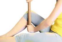 大腿上一根筋扯着痛 用一根擀面杖揉大腿内侧，让你告别“黄脸婆”！