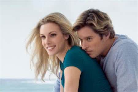 女友高潮反应不强烈 引领他进入妙境 让高潮更强烈