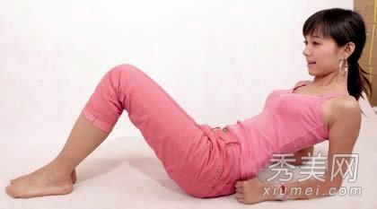 伸懒腰肚脐眼疼 肚脐运动巧妙塑腰