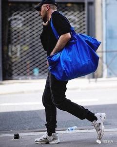 demna gvasalia 这是一个属于Demna Gvasalia的时代