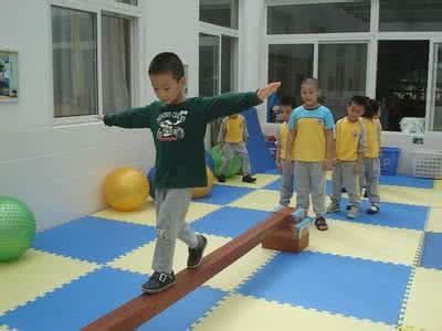 家庭如何开展亲子游戏 家庭亲子游戏 家庭如何开展亲子游戏