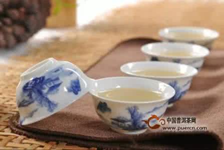 云淡风轻品香茗 喝茶莫若品茶 一杯香茗淡人生