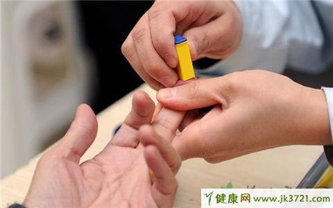 糖尿病人血糖突然降低 糖尿病人每天做这一件事，就能有效降低血糖！