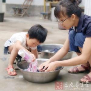袜子和衣服一起洗 袜子和衣服能一起洗吗？