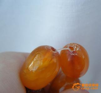 琥珀和蜜蜡哪个价值高 琥珀蜜蜡有什么功效 蜜蜡琥珀浑身是宝,蜜蜡功效价值最新白皮书!