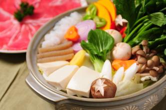春夏秋冬季节图片 秋冬季节吃火锅亦有“门道” 什么样的青菜最合适?