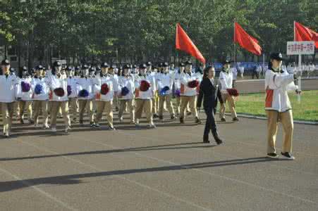 高中运动会入场解说词 高中秋季运动会入场式解说词2014