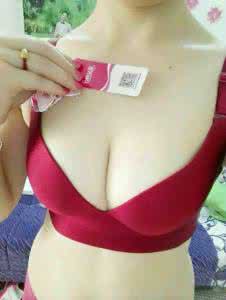 乳房下垂穿什么胸罩 乳房下垂穿什么胸罩 女人千万别这么穿胸罩！这可是最伤害乳房！