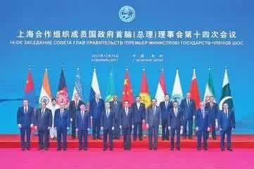 你好我叫多蕾丝 你好,我叫郑州,这是我2016年的新名片,请收好!