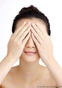 有黑眼圈和眼袋怎么办 有黑眼圈和眼袋该怎样调理？