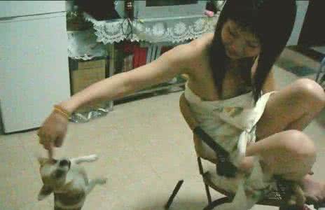 90后超级可爱小妹 震惊挤奶门新年巨献 90后小妹挤奶喂小狗 90候后挤奶门引发的手法知识