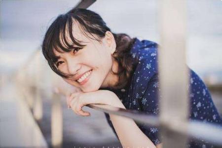 爱笑的人内心脆弱说说 总是笑的人，最脆弱！