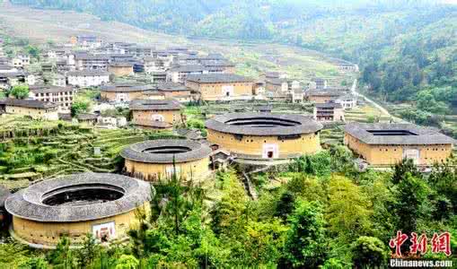 福建永定初溪土楼群 福建瑰宝——永定土楼群