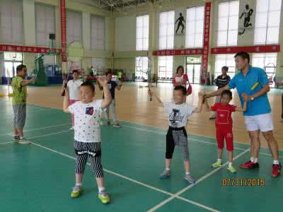 青少年羽毛球训练大纲 青少年羽毛球训练方法是什么?