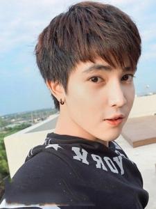 柯震东桃心刘海发型 桃心刘海打造可爱邻家美男