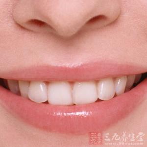 口干舌燥是什么原因 口干舌燥是什么原因 老是有它你要小心