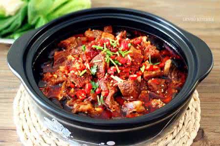 香辣牛肉火锅 火锅的做法 香辣红油牛肉火锅的做法 在家享受美味香辣牛肉的味道
