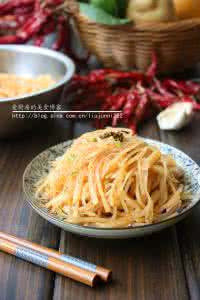 炝拌土豆丝 让土豆丝口感爽脆的小窍门——炝拌土豆丝