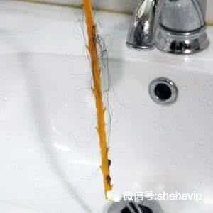 下水道堵塞怎么疏通 下水道堵塞疏通 下水道堵塞怎么办？只需往里面加这一物，瞬间就能疏通了