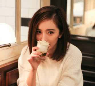 减龄发型扎法 减龄发型 扎发无灵感?那么试试这款杨幂、允儿都超爱的减龄发型吧!