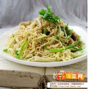 干豆腐卷金针菇的做法 金针菇拌干豆腐丝的做法