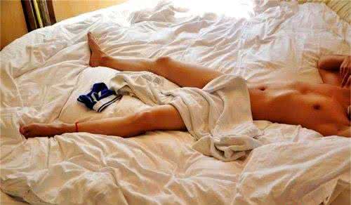 男人裸睡有什么坏处 男人裸睡有特殊益处