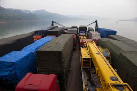 长江三峡 乘坐滚装船 畅游长江三峡