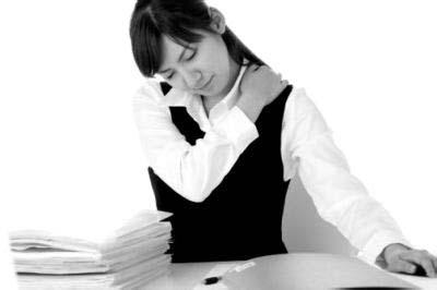 颈椎病会引起背痛吗 颈椎病会引起背痛吗 颈椎病和背痛的关联