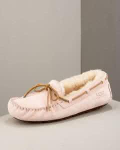 翻皮的鞋子 翻皮的鞋子 翻皮鞋子掉色怎么办？