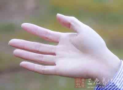 手相怎么看财运 女性心理 手相怎么看 女人手上有这婚姻更幸福