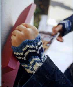 有趣的扳手腕游戏 Fun with Wrist Warmers----有趣的手腕套