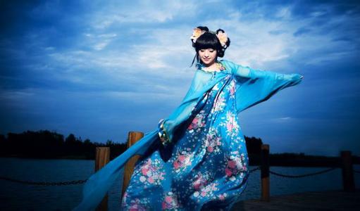 曲幽沧流殇 曲幽路 幽月千里寄,抚琴一曲幽