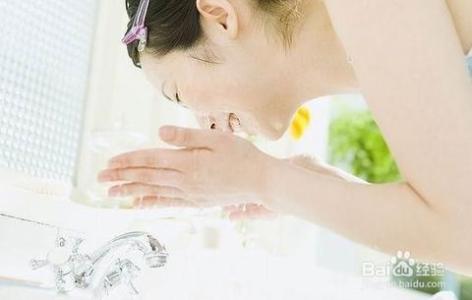 用什么洗脸祛斑 洗脸就能变白祛斑 水里加点料轻松搞定