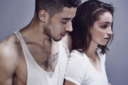 男人喜欢听的暧昧话 男人为什么喜欢暧昧缠身