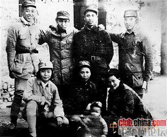 王震中原突围 中原突围中的困境:王震被3倍之国民党军包围