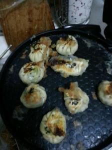 电饼铛锅贴的做法 电饼铛版锅贴(电饼铛菜谱)
