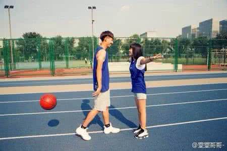 打篮球的技巧 打篮球的技巧 怎样打篮球才是正确的