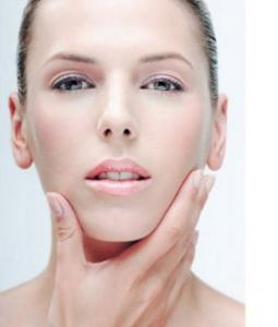 春季皮肤干燥起皮发红 春季皮肤干燥起皮怎么办 春天皮肤干燥起皮怎么办？