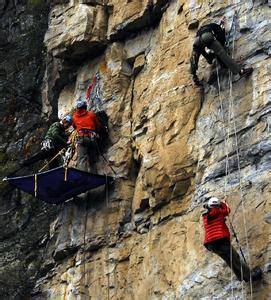 攀登岩石峭壁时 爬石阶 梦见攀登岩壁或爬登石阶