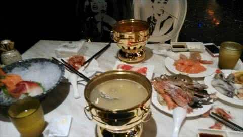 疑似食物中毒调查报告 多人疑似食物中毒！上海五月罗马海鲜自助出事了！你还敢吃吗？