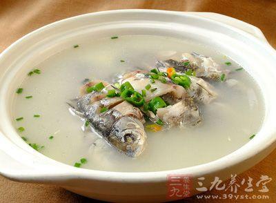 鲜奶鲫鱼汤 详解最鲜美鲫鱼汤的做法【鲜菌奶白鲫鱼汤】