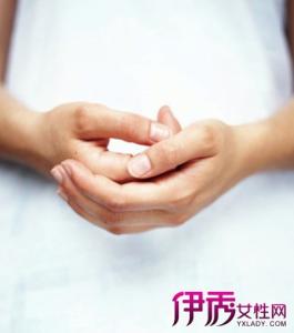 睡觉手麻是怎么回事 睡觉手麻是怎么回事 手麻的症状有哪些