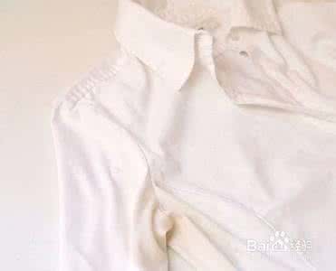 如何去除衣服上的汗渍 去除衣服汗渍 如何去除衣服上的汗渍？去除衣服汗渍的方法