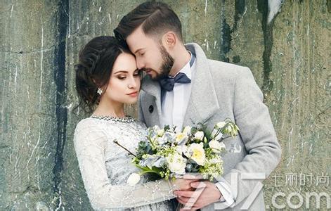 一个男人牵挂一个女人 一个男人爱上一个女人 男人爱上一个女人容易,还是女人爱上一个男人容易?