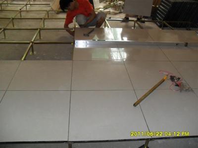 防静电地板施工方案 防静电地板施工方案 玻璃地板的施工方案是什么