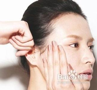早上起来面部浮肿 早上起来面部浮肿怎么办 4招按摩打造紧致嫩肤