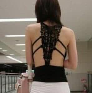 女朋友说她郁闷 女朋友穿衣服暴露 郁闷！女友总爱穿的很暴露