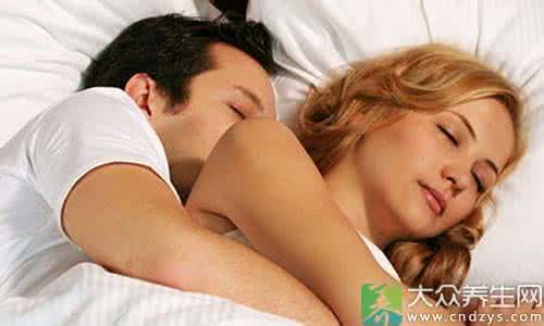 情侣睡姿 睡姿判断情侣关系:男女睡姿暗藏不为人知的秘密