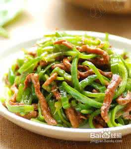 家常菜土鸡蛋炒青椒 百吃不厌家常菜【青椒肉丝】炒出鲜嫩肉丝的小妙招